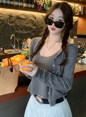 苏三三 灰色假两件上衣女连帽羊绒针织开衫20O24新款春秋内搭吊带