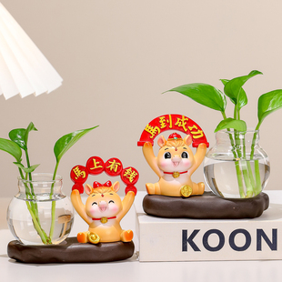 可爱马上成功手办玻璃透明花瓶小摆件办公室工位桌面水培花艺花器