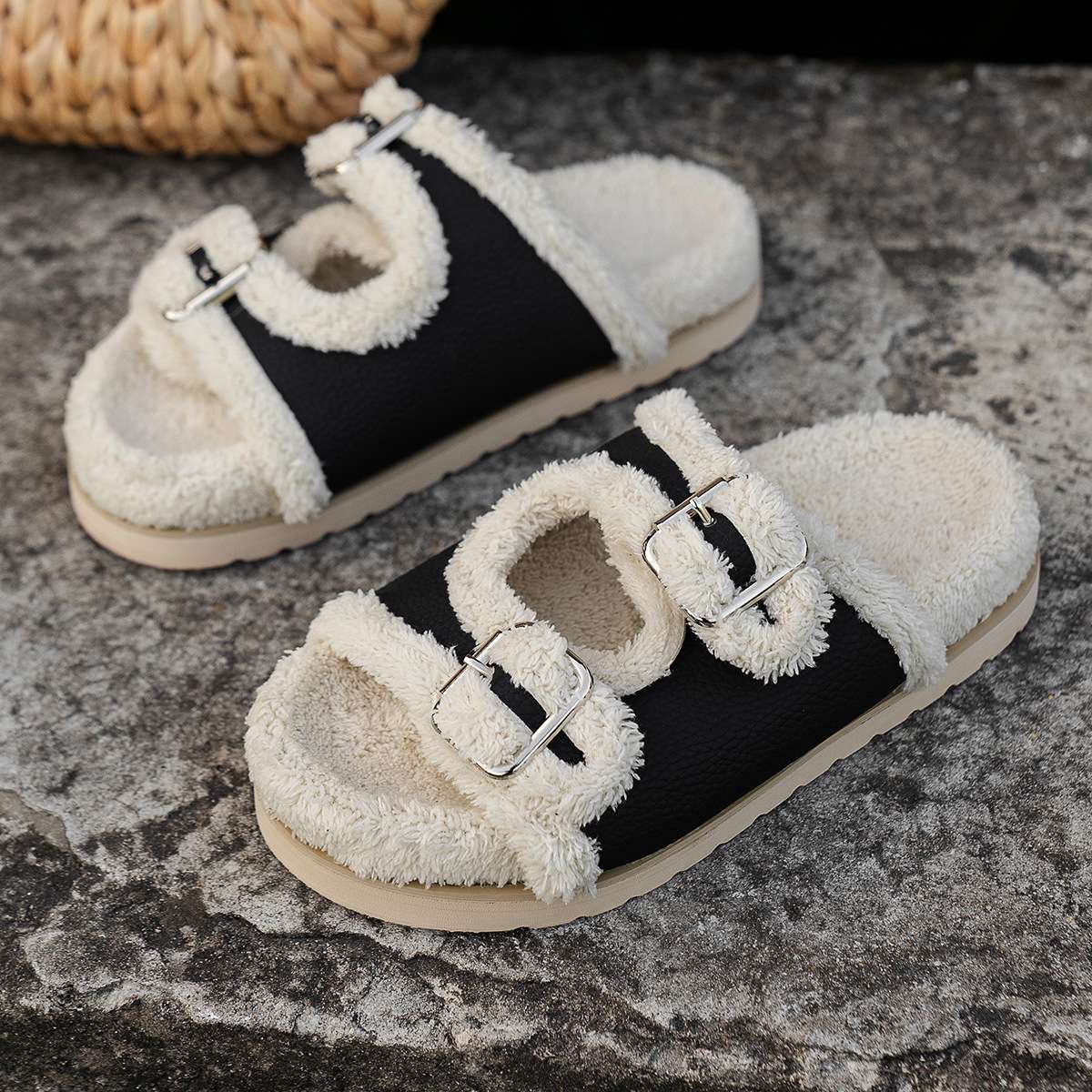 women shoes厚底毛毛拖鞋皮带扣装饰二字带毛绒拖鞋罗马风格2024