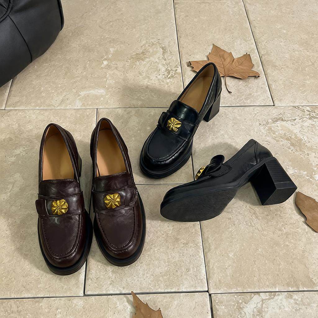 法式复古山茶花扣圆头一脚蹬粗跟高跟鞋女英伦风小皮鞋JK制服单鞋