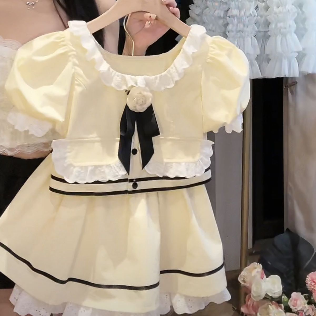 女童夏装套装2025新款小女孩洋气花边泡泡袖洛丽塔上衣短裙三件套