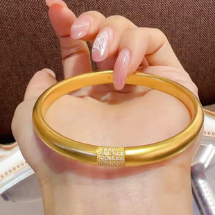 富贵圆满点钻黄金色手镯女款古法传承实心泥鳅背黄金色磨砂素圈
