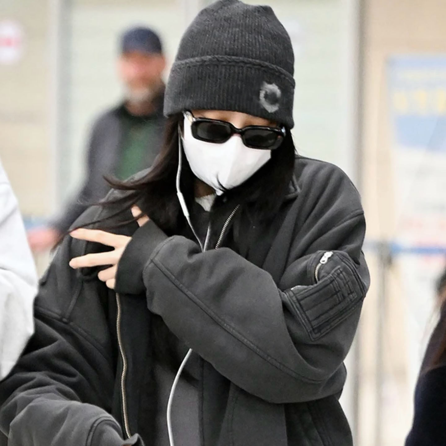 Dui版~小香风时尚百搭 真丝羊绒混纺字母刺绣针织冷帽+围巾 25年