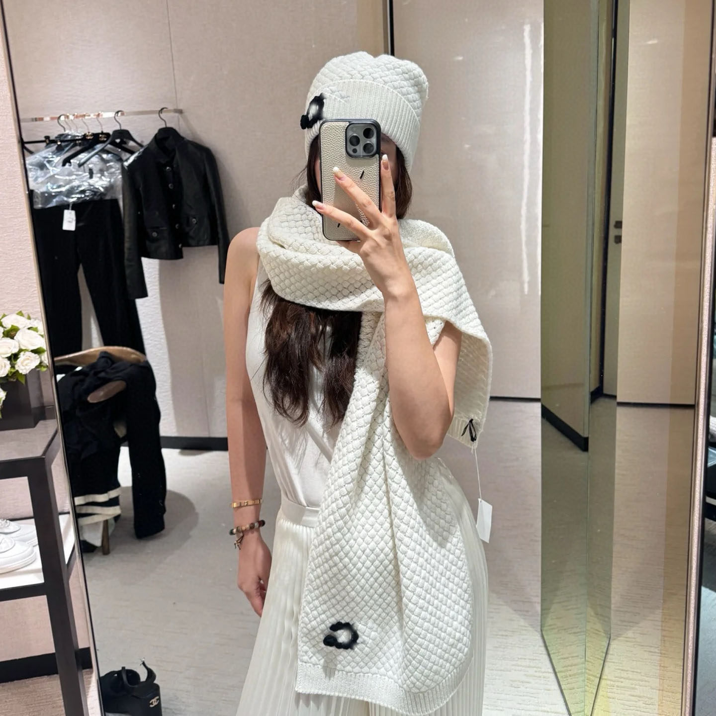 小香风时髦洋气  100%纯羊绒山茶花菠萝纹翻边冷帽+围巾 25年秋冬