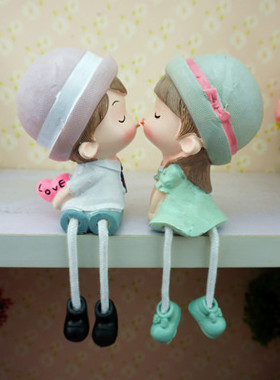 热销房间书柜置物架装饰品儿童房酒柜家装摆设创意吊脚娃娃家居小