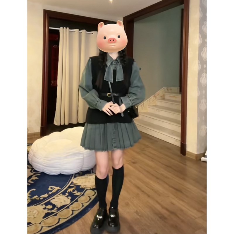 大码胖妹妹春g装搭配一整套气质高级感时尚洋气减龄马甲衬衫裙套