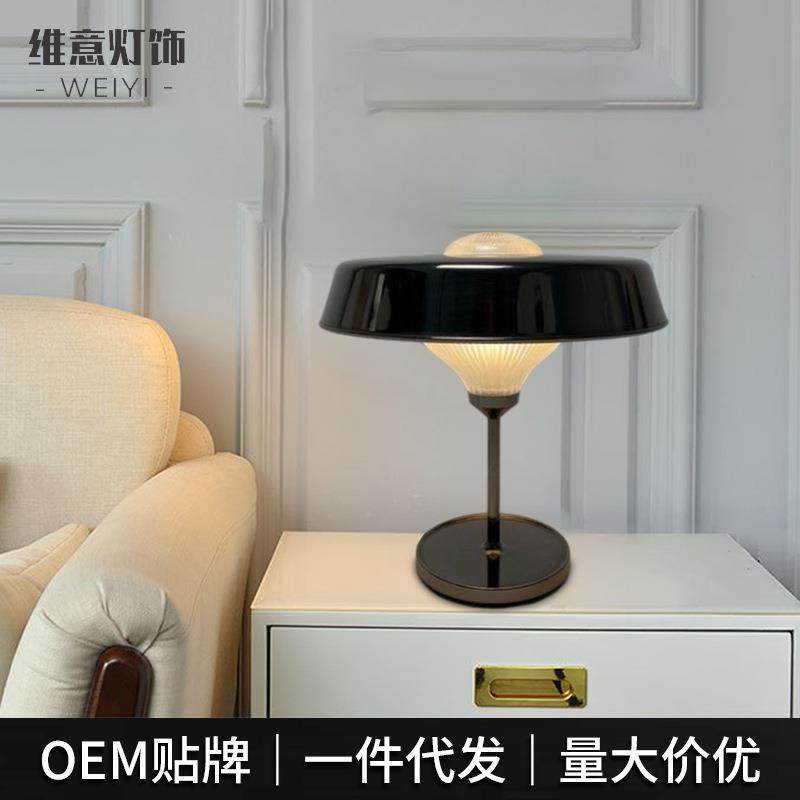 玻璃黑色台灯北欧简约设计感卧室床头灯铁艺铝材高级感台灯中山