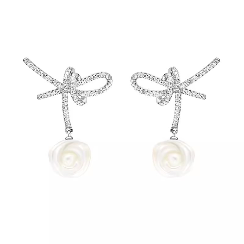 优雅高级时尚白玫瑰耳环女