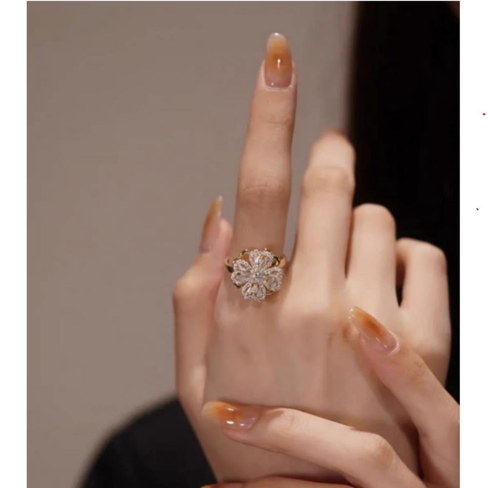 开口时尚个性旋转小众设计四叶草戒指2025年新款潮网红爆款介子女