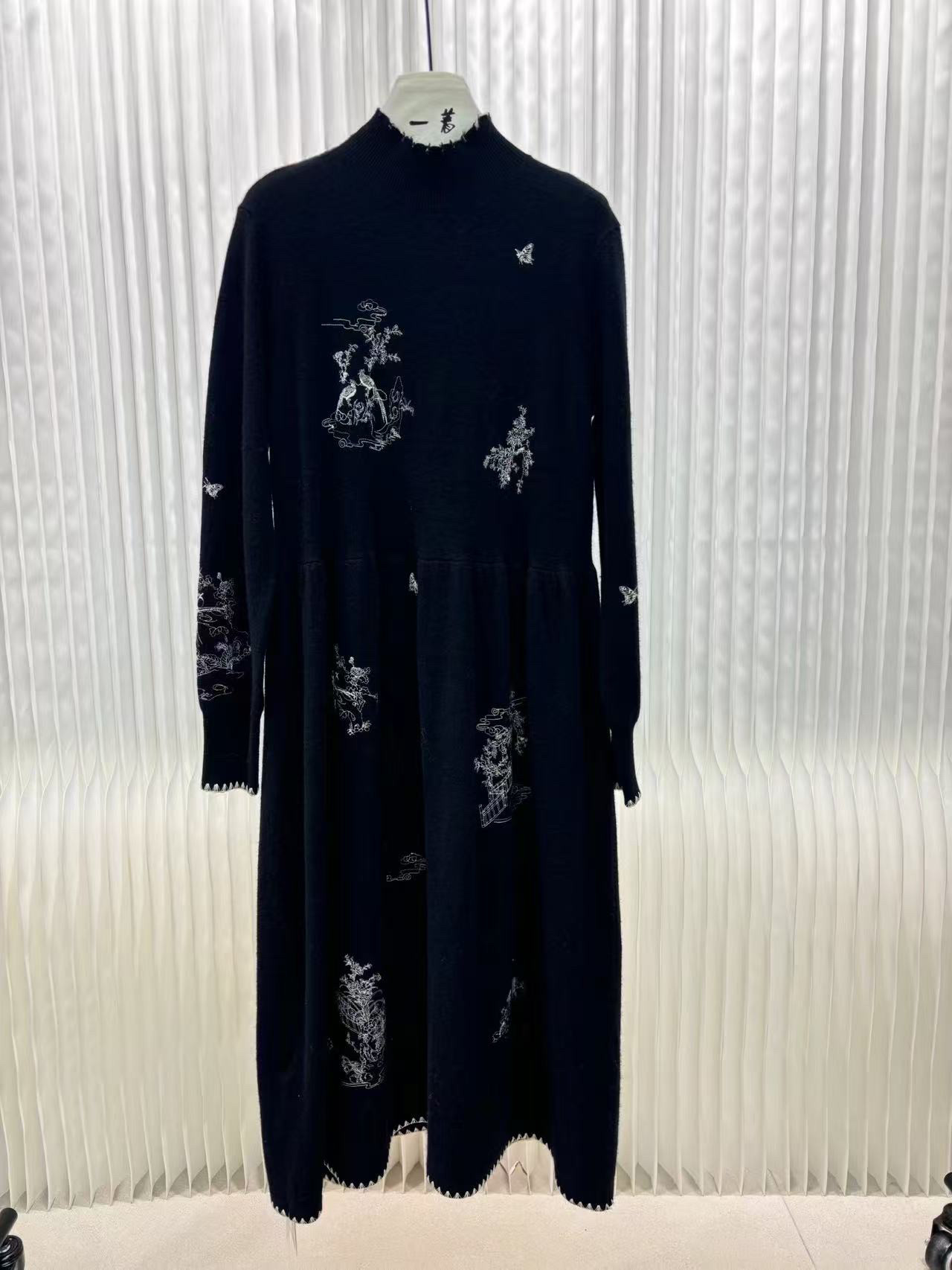 章海燕秋冬新款 显瘦柔软100羊毛黑色半高领刺绣连衣裙MS113