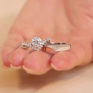 莫桑石情侣戒指纯银一对求结婚钻戒仿真钻石对戒婚礼交接仪式现场