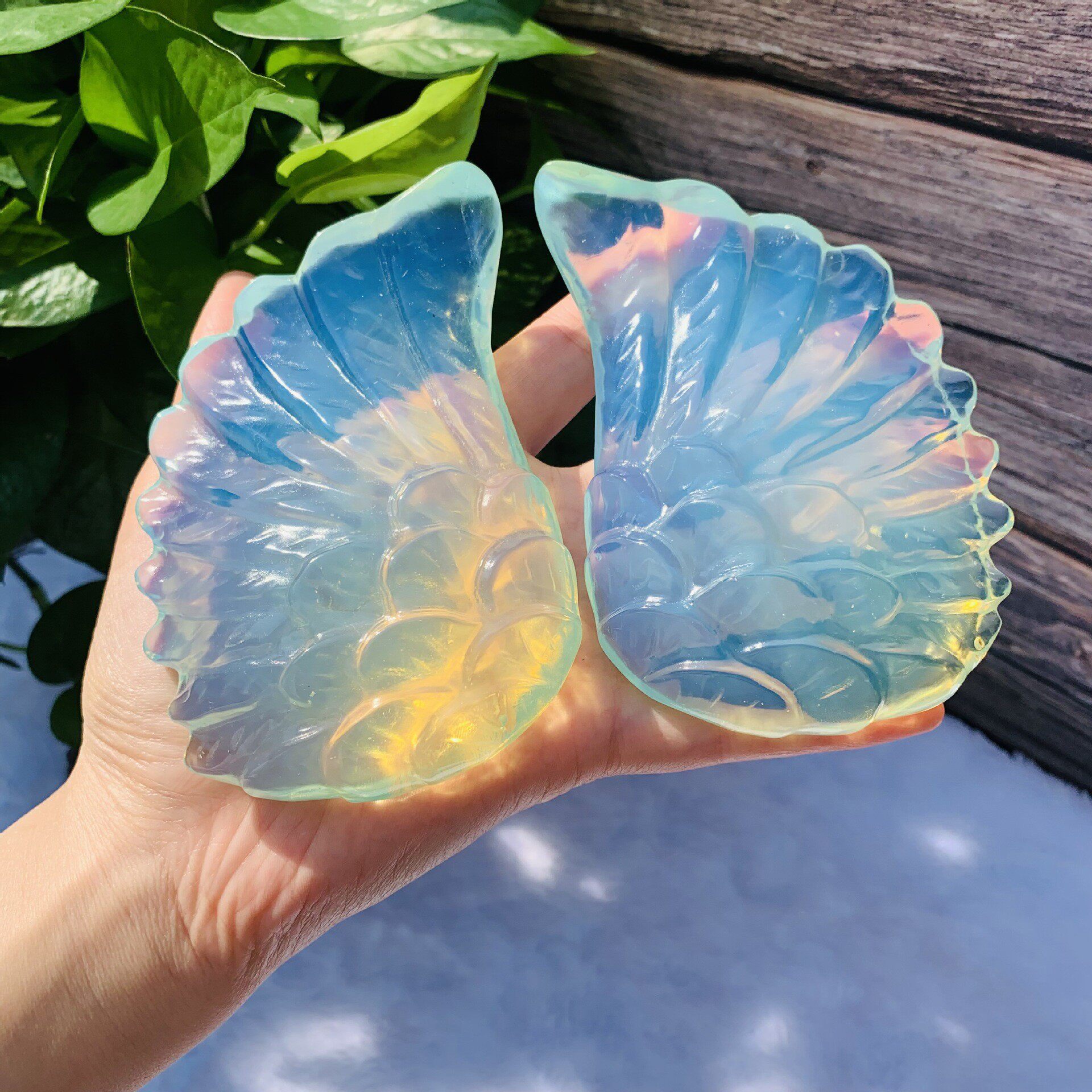厂家蛋白石水晶雕刻天使翅膀桌面装饰办公水晶摆件批发