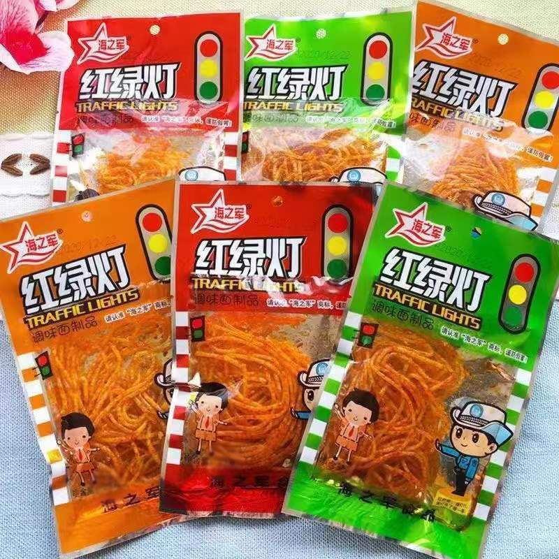 红绿丝辣条微甜麻辣面筋麻辣劲道霸王丝保鲜膜8090童年辣条零食品图片