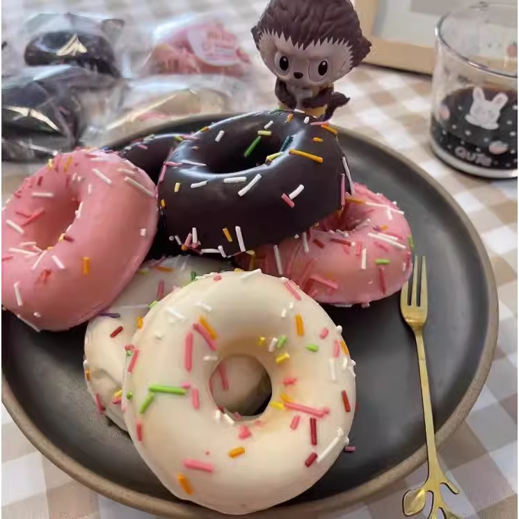 可可甜甜圈面包巧克力草莓味甜甜圈烘焙店混合休闲零食散独立包装图片