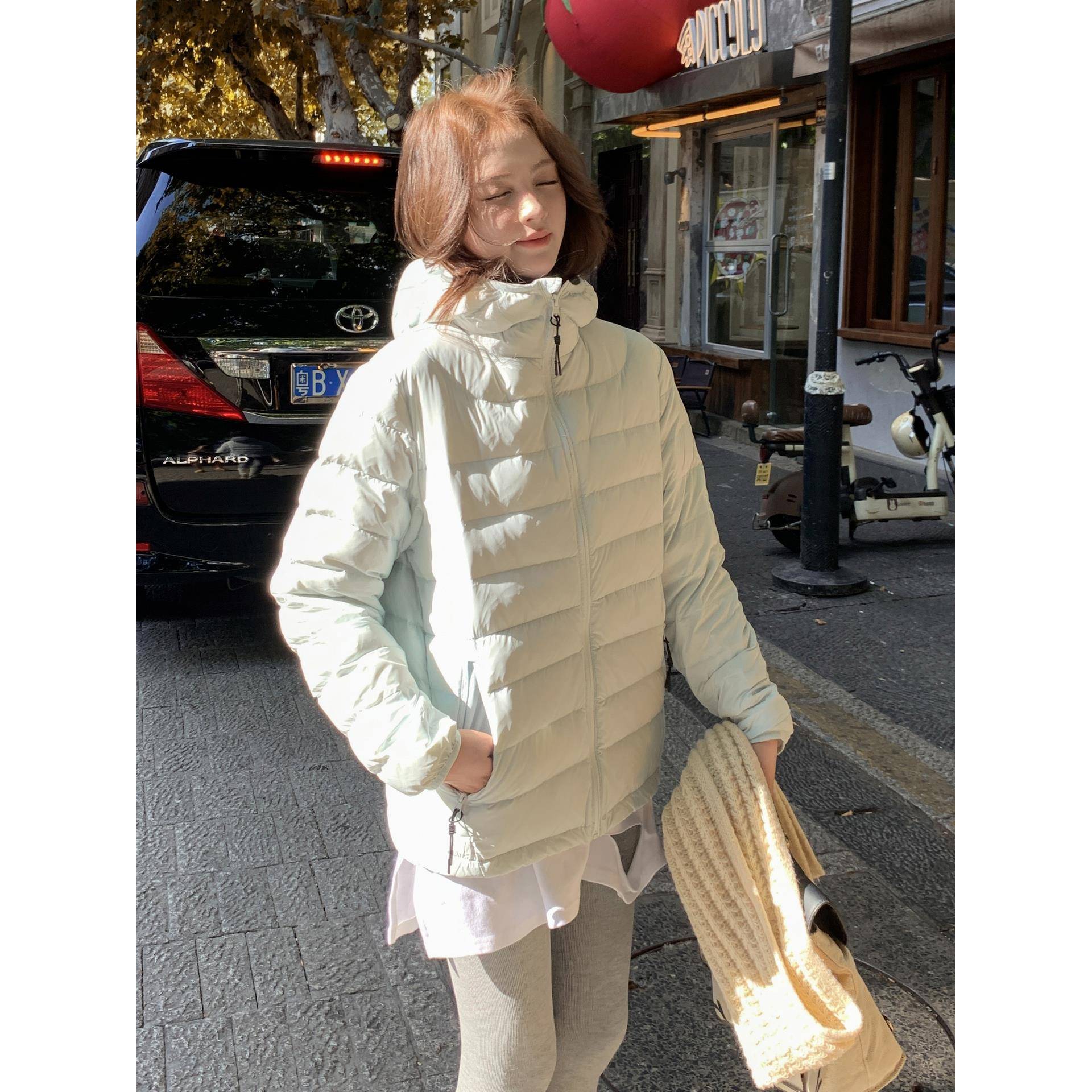 2025年冬季新款轻薄羽绒服女短款连帽小个子90白鸭绒内胆排骨外套