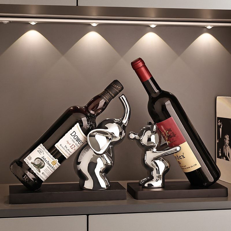 轻奢红酒架摆件熊创意客厅家居玄关电视柜酒柜乔迁装饰品