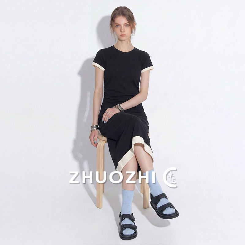 【卓芝】法式撞色假两件圆领连衣裙女2026夏季新款修身收腰中长裙