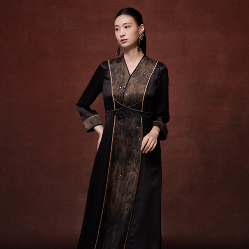 吉祥衣家新中式裙金墨星穹连衣裙