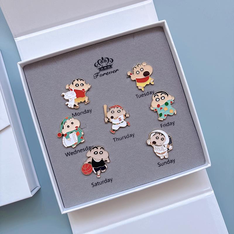 蜡笔小新周边系列徽章勋章胸针实用创意毕业送男生女生的生日礼物