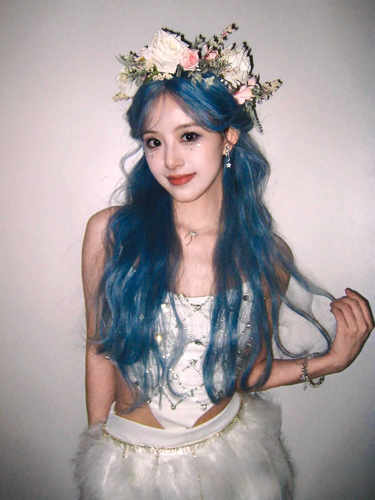 白色金玟庭同款aespa打歌服