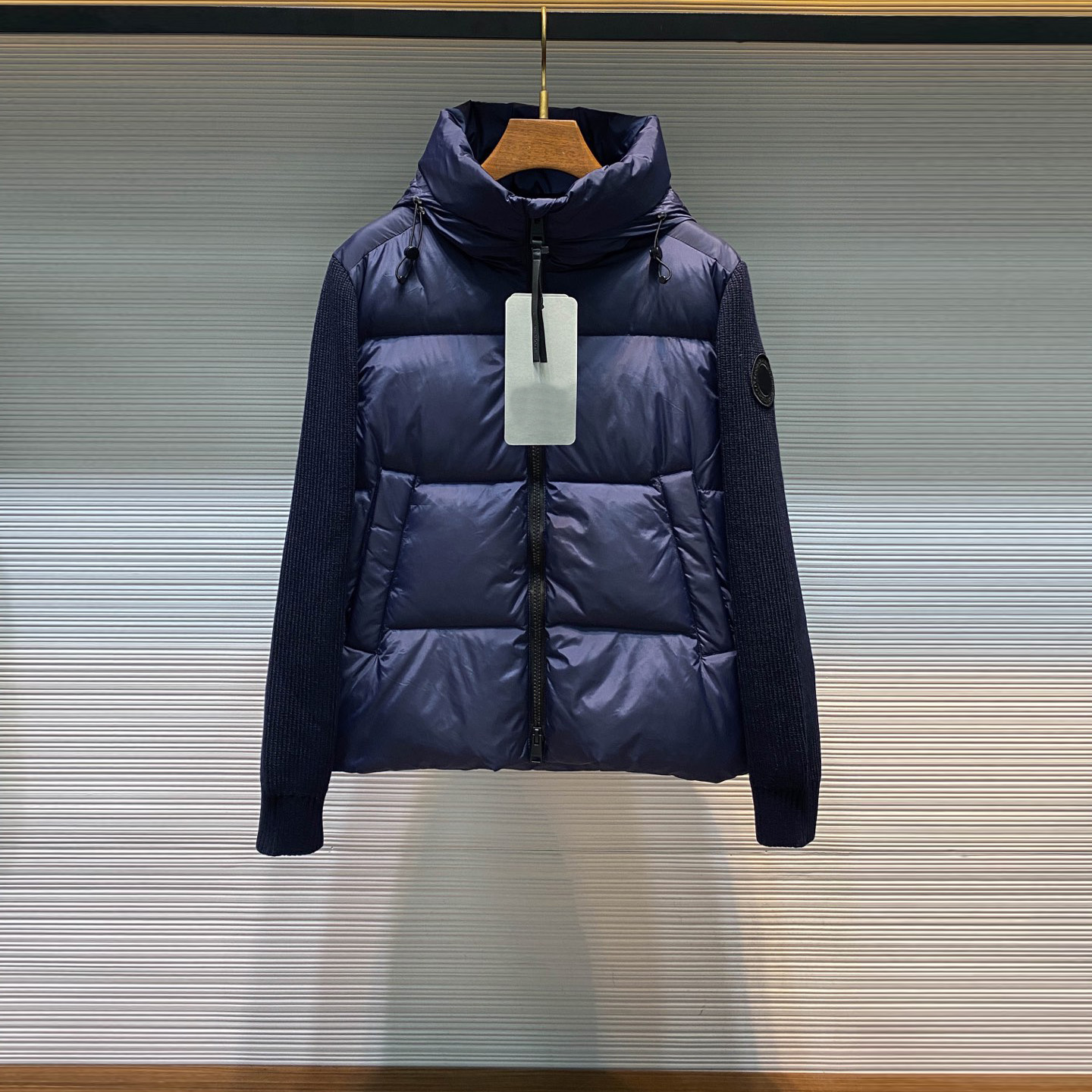 高街欧式羽绒服男女秋冬新款时尚潮牌老钱风羊毛衣袖拼接连帽外套