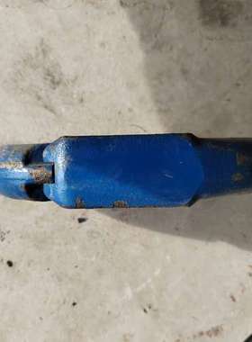 蓝色连接环，型号34X126，成色如图，实物拍摄。适用于刮板