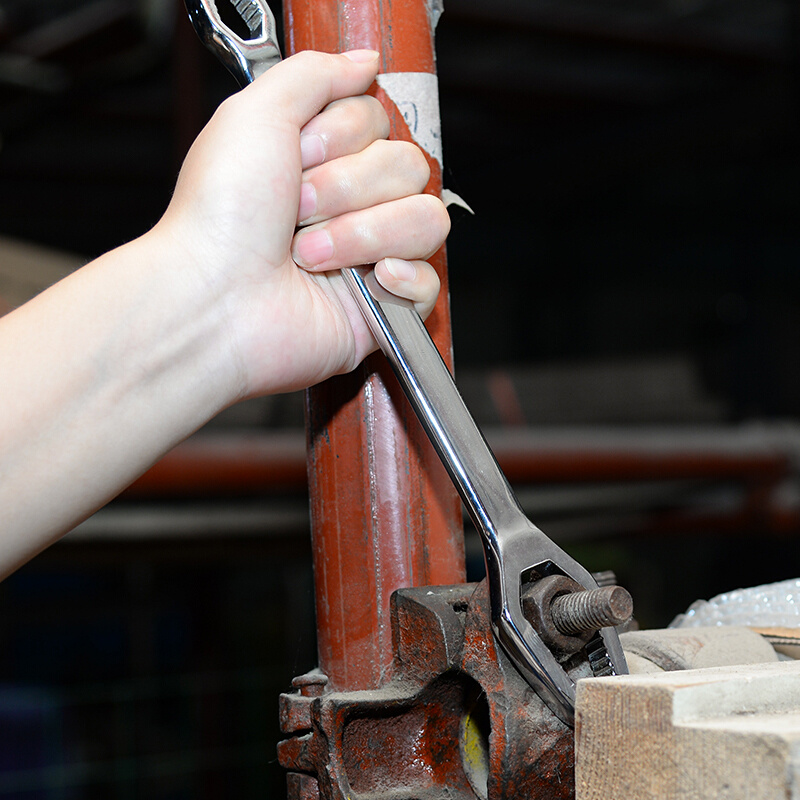 。双头万用梅花扳手 多功能呆板手家用活口扳子两用8-22mm可调公