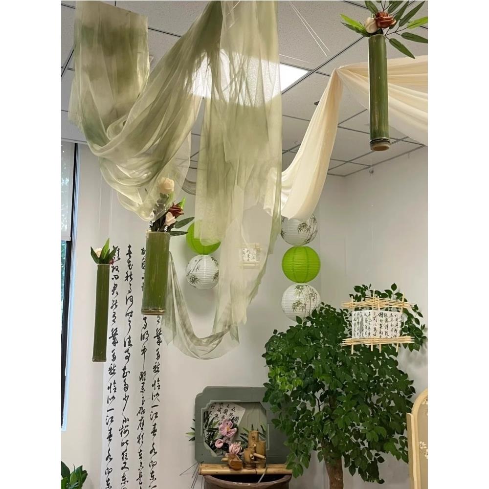 教室国风装饰布置幼儿园国画新中式风格环创绿色纱幔布鲜花竹子筒图片