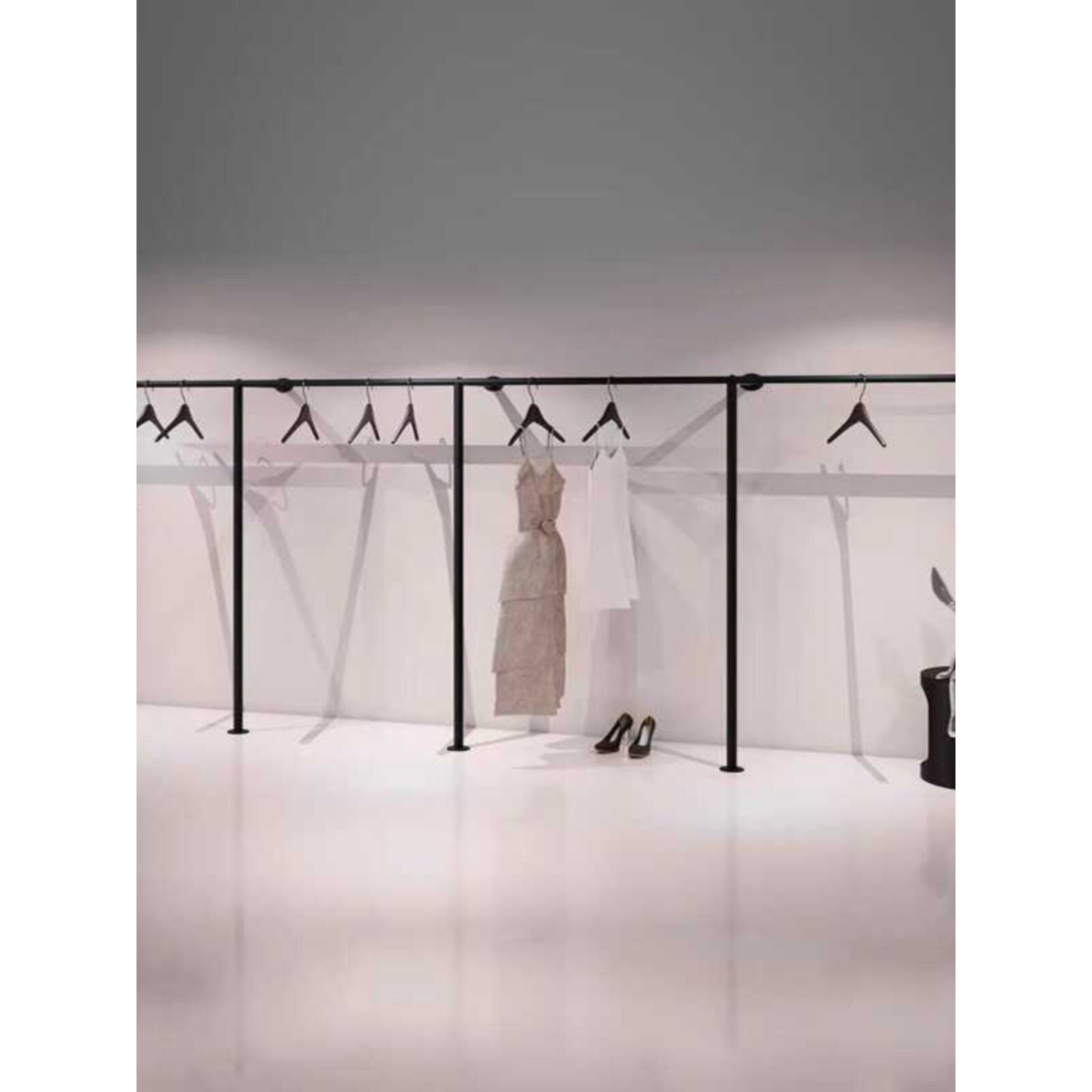 服装店上墙架不锈钢展示架女装店货架童装店陈列架侧挂简约时尚