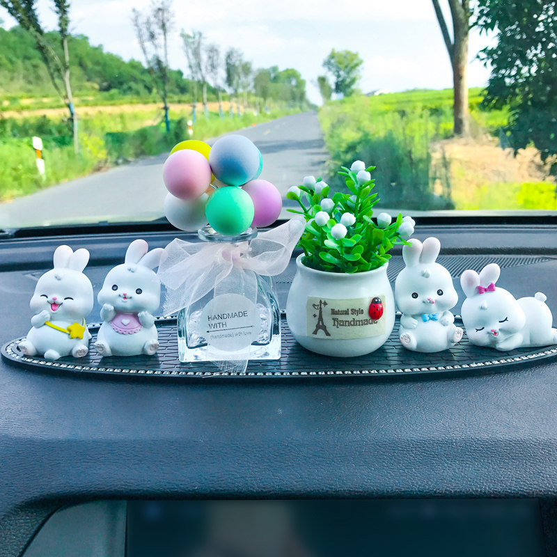 汽车摆件小白兔中控台香薰车内装饰品车载男女可爱卡通仪表台摆饰,工业油品/胶粘/化学/实验室用品,实验室漏斗,淘宝优惠券,粉丝福利购,淘宝优惠卷