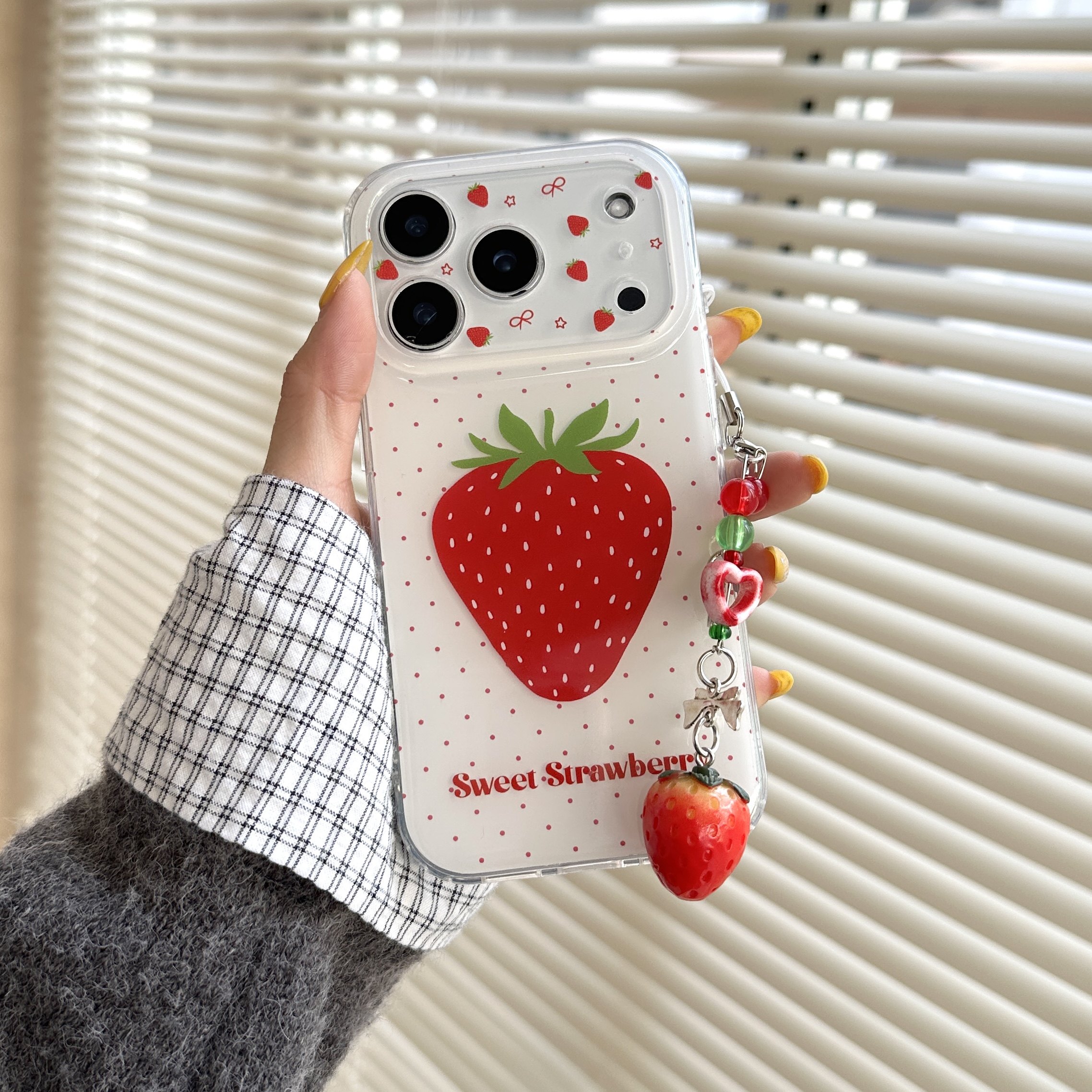 韩系ins草莓吊坠适用iPhone17promax手机壳16pro苹果15pm气囊防摔14链条手链13波点新年喜庆水果男女保护套白,3C数码配件,手机保护套/壳,淘宝优惠券,粉丝福利购,淘宝优惠卷