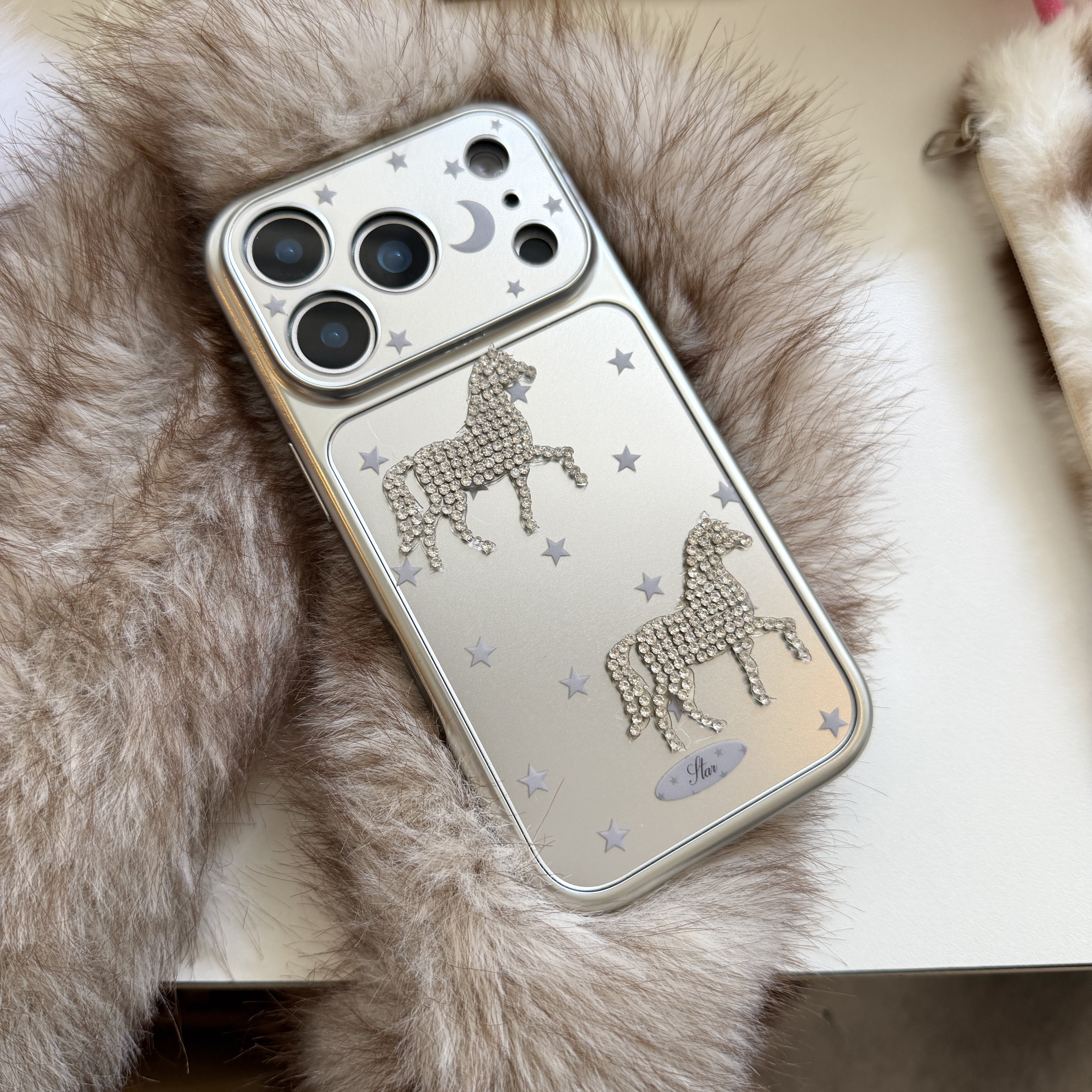 全包电镀星星两匹骏马手工镶钻适用iPhone17promax手机壳16苹果15带水钻手绳14毛球13高级感女简约拼接马年pm,3C数码配件,手机保护套/壳,淘宝优惠券,粉丝福利购,淘宝优惠卷