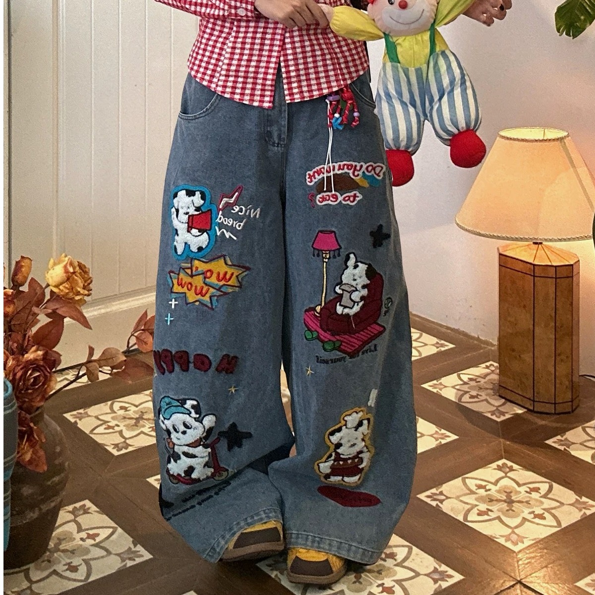 2025新款美式复古卡通植绒牛仔裤男女同款秋款学院风百搭阔腿长裤