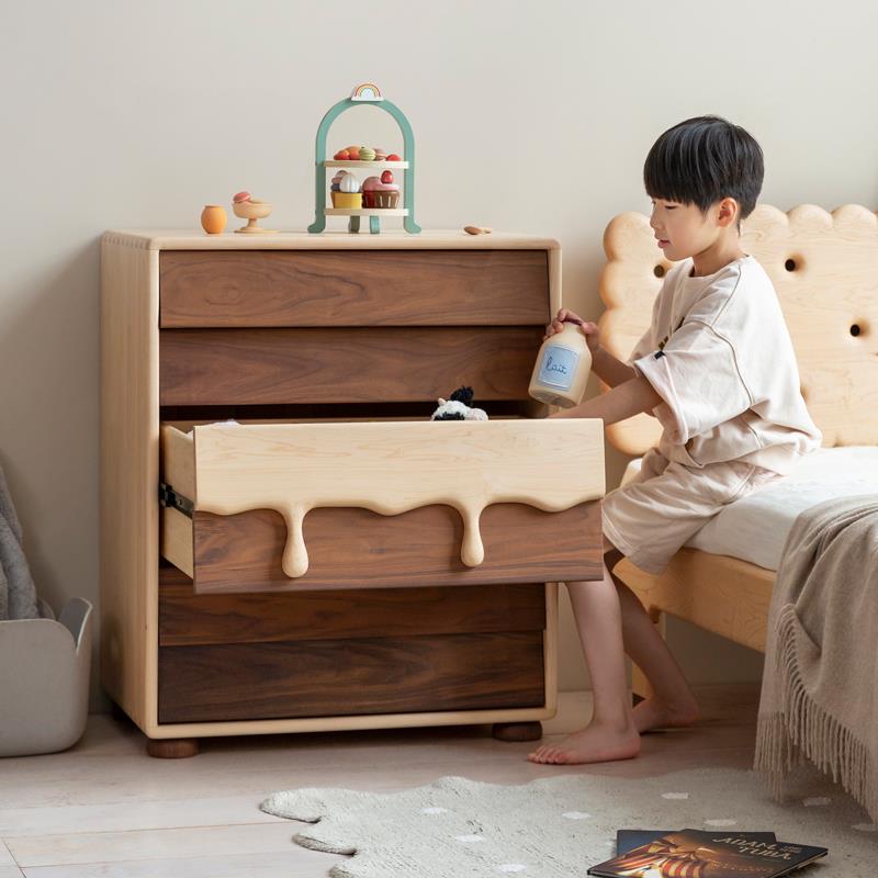 孩在 牛奶斗柜 2.0版 硬枫拼黑胡桃四斗柜收纳柜实木抽屉储物柜