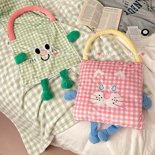 可爱格子抱枕毯子二合一车用办公室午睡毯折叠两用加厚毛绒抱枕被