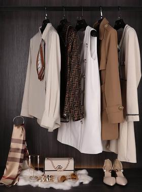 样板间衣帽间衣服样板房轻奢软装服饰梳妆台装饰摆件展厅衣柜毛垫