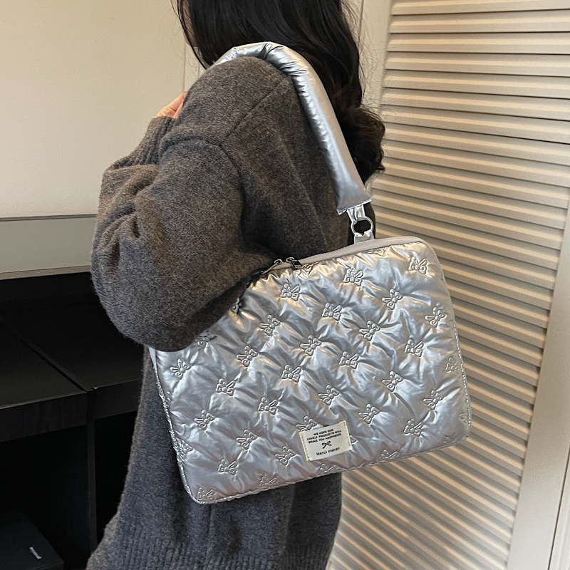 银色蝴蝶结菱格通勤托特包