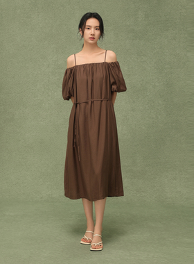 AIRIQI奥莱女装一字肩连衣裙都市简约度假慵懒吊带长裙AH42LQ419