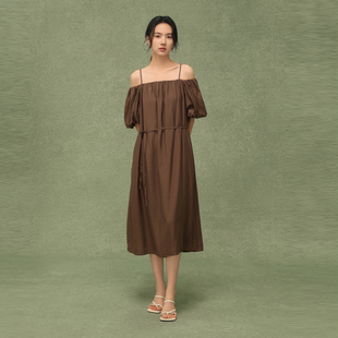 AIRIQI奥莱女装 一字肩连衣裙都市简约度假慵懒吊带长裙AH42LQ419