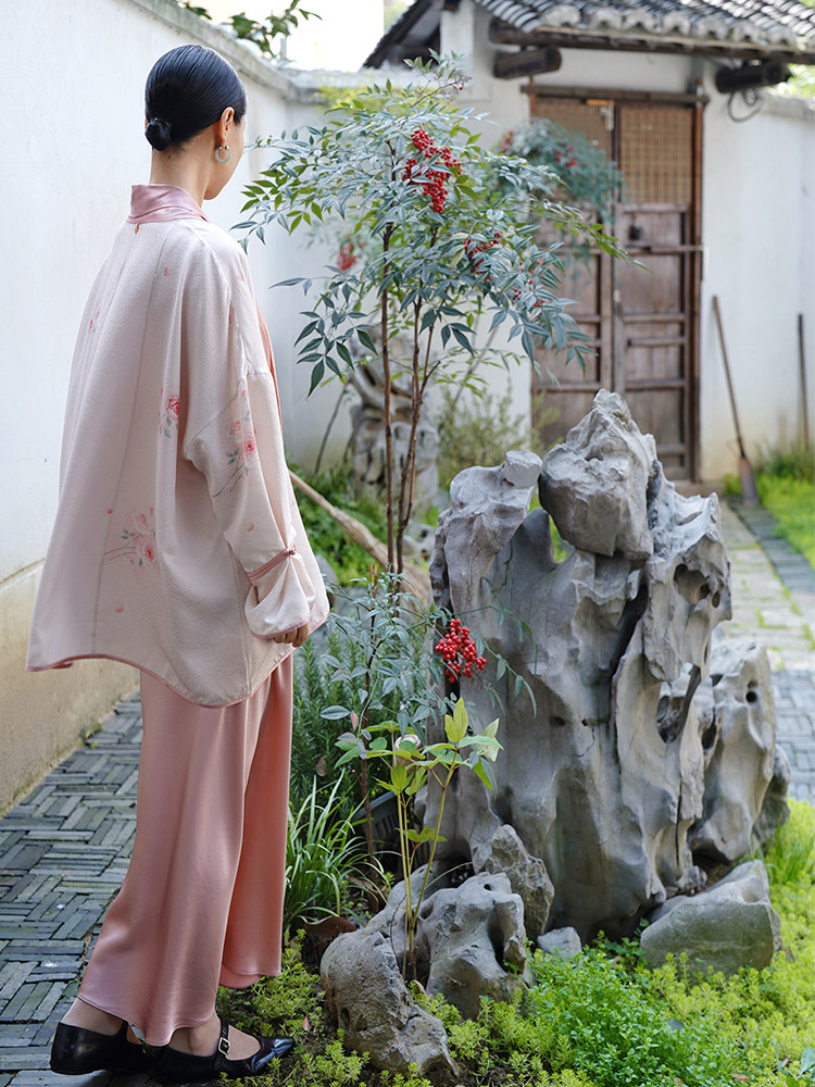 门里门外新中式女装桑蚕丝粉色印花拼接真丝开衫外套|吊带连衣裙