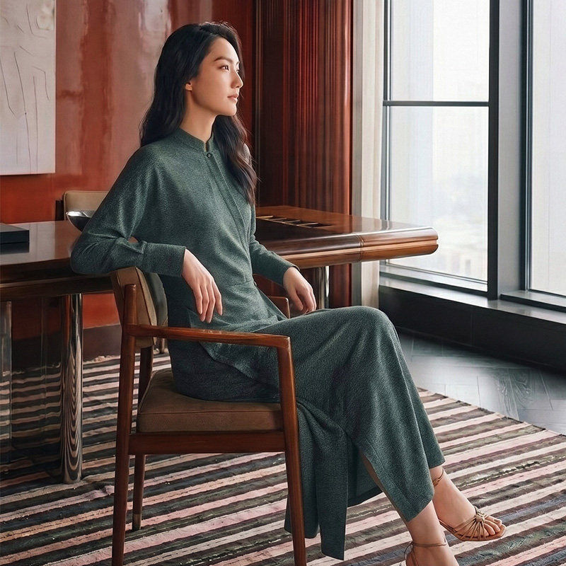 门里门外松烟绿真丝立领连衣裙BV26CQ0344B