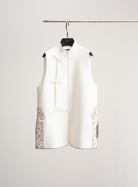 门里门外白色丝毛侧如意绣花片马甲BC25CM0350D