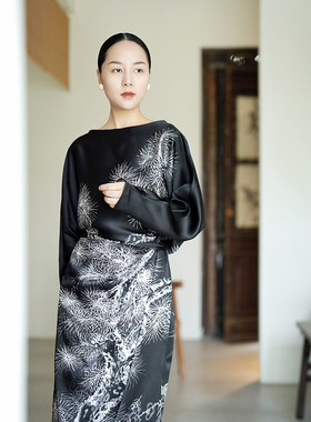 门里门外黑色岁寒三友真丝印花圆领连衣裙24165SSL
