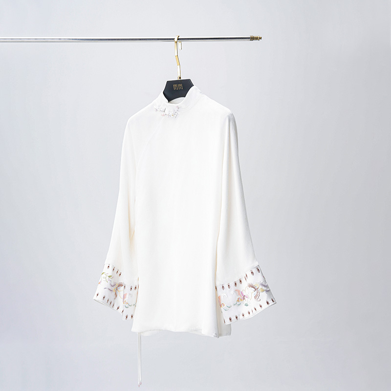 门里门外白色丝绒斜襟上衣BC25QS1201A