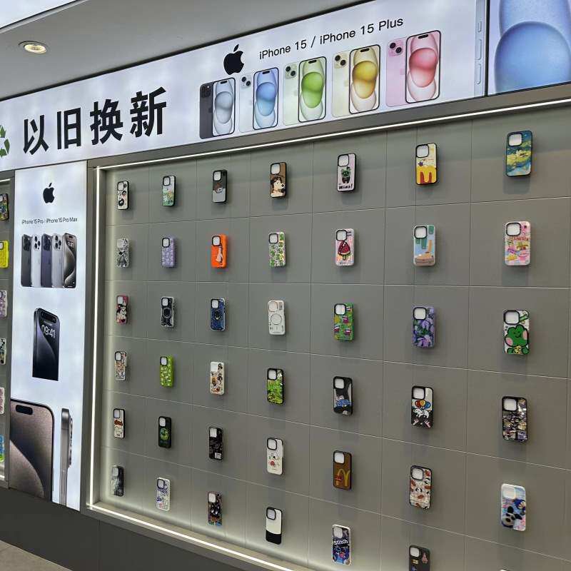 手机壳墙上展示架旭桥手机店配件亚克力陈列架上墙手机磁吸支架可