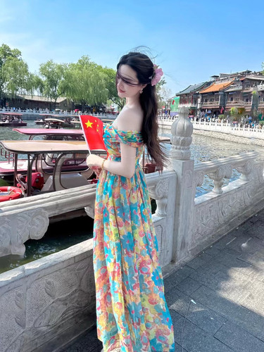 越南小众DARLIN DIVA2024夏季新款一字肩雪纺拼色收腰连衣裙淑女
