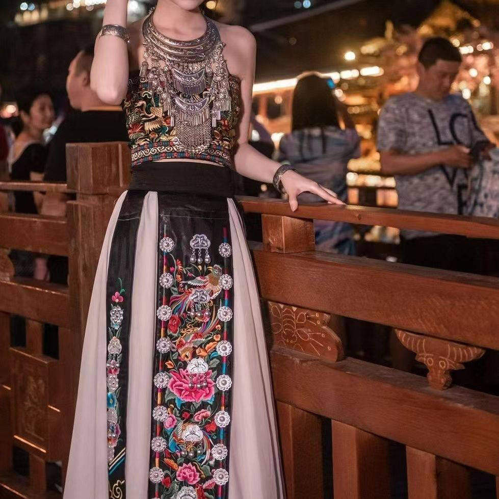 民族风套装旅拍摄影服苗族土家族刺绣肚兜女古风复古苗寨衣服裹胸