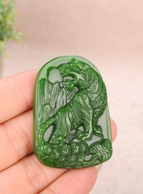 新疆和田碧玉老虎吊坠转运保平安菠菜绿色生肖上山虎玉牌挂件