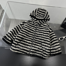 冬装儿童韩版时尚撞色黑白条纹加绒加厚保暖连帽外套SJ6718