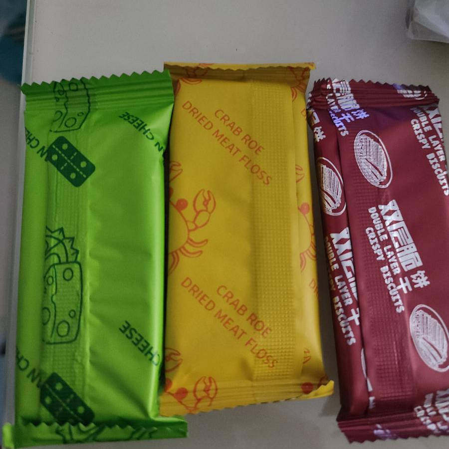 榴莲芝士双层脆饼干网红零食榴莲夹心薄脆办公室休闲小零食下午茶
